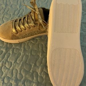 Never worn Boutique Dazzle Gold